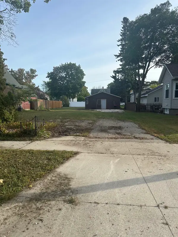 1617 14th Avenue, MENOMINEE, MI 49858