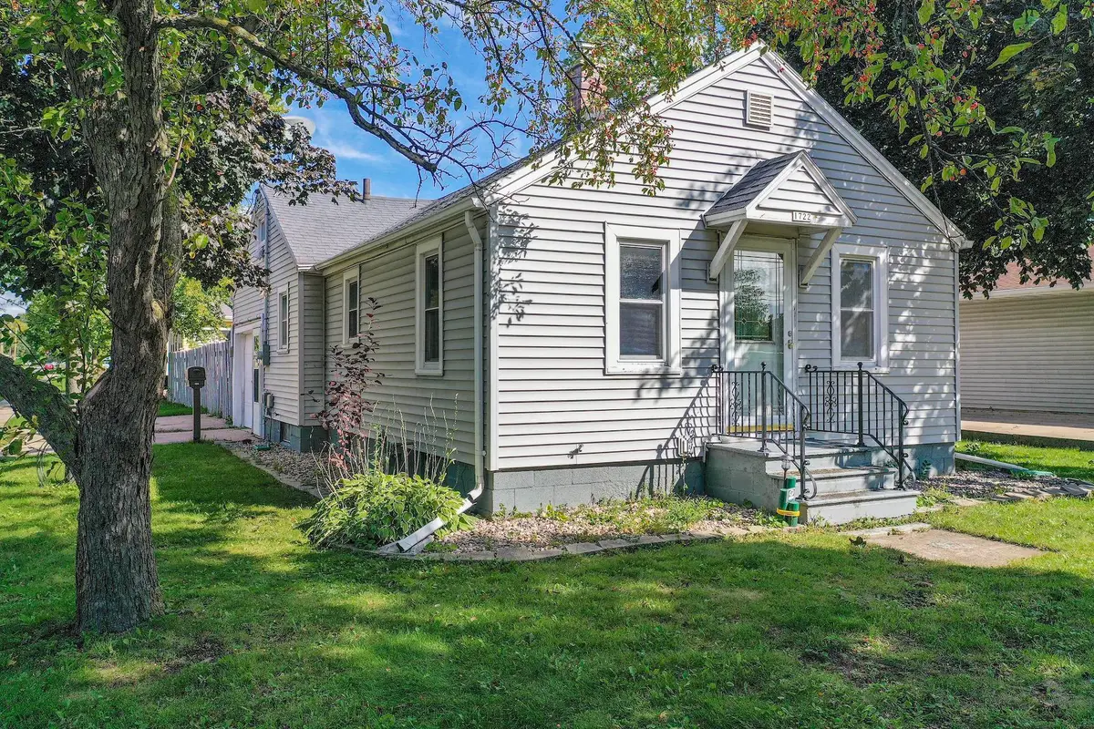 1722 W Murdock Avenue, Oshkosh, WI 54901-2129 - #1