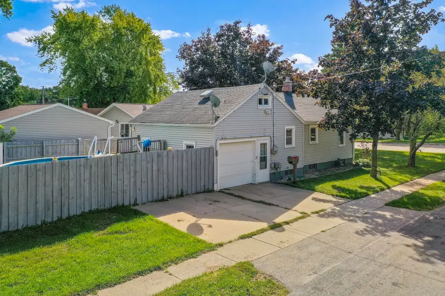 1722 W Murdock Avenue, Oshkosh, WI 54901-2129 - #3