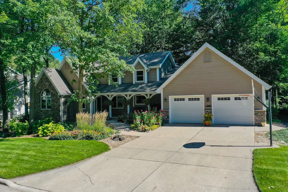 2085 Crestwood Springs Drive, Green Bay, WI 54304-1806 - #1