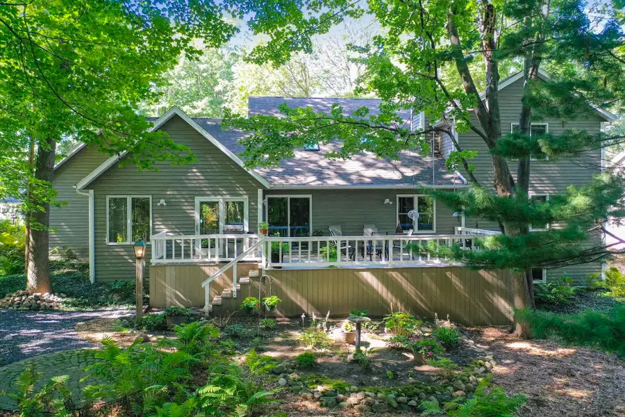 2085 Crestwood Springs Drive, Green Bay, WI 54304-1806 - #2