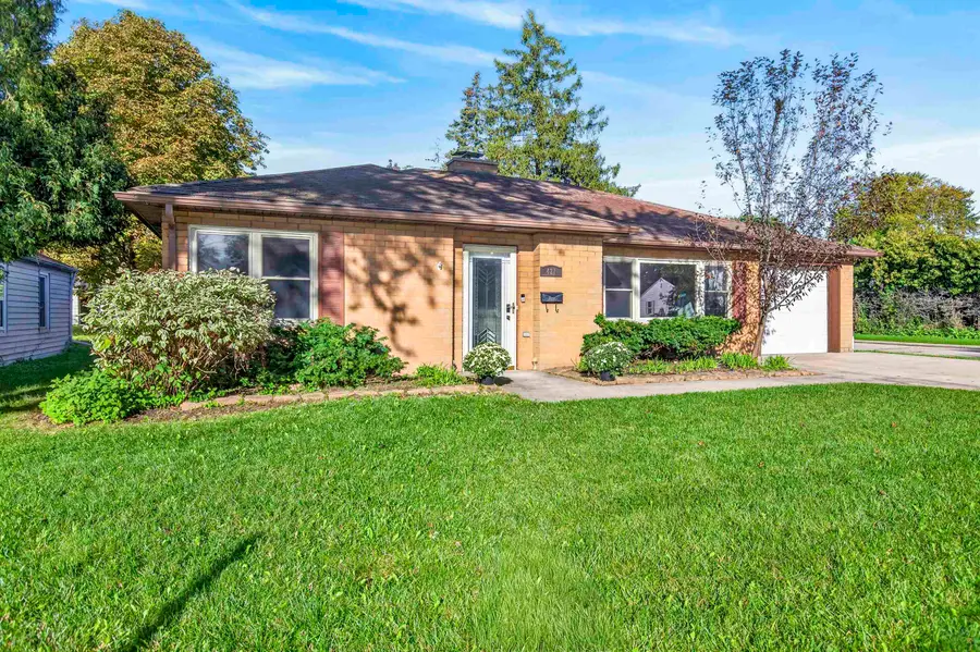 421 S Lake Street, Neenah, WI 54956 - #2