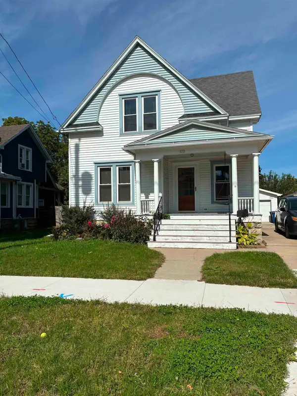 332 W 15th Avenue, OSHKOSH, WI 54902-5416