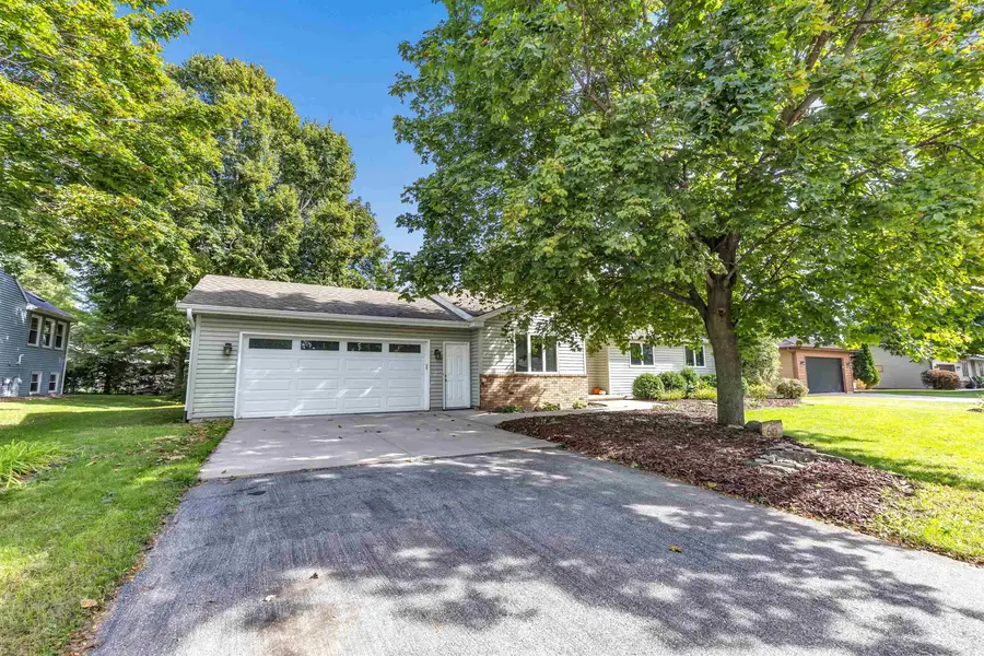 610 S Wild Rose Lane, Appleton, WI 54914 - #2
