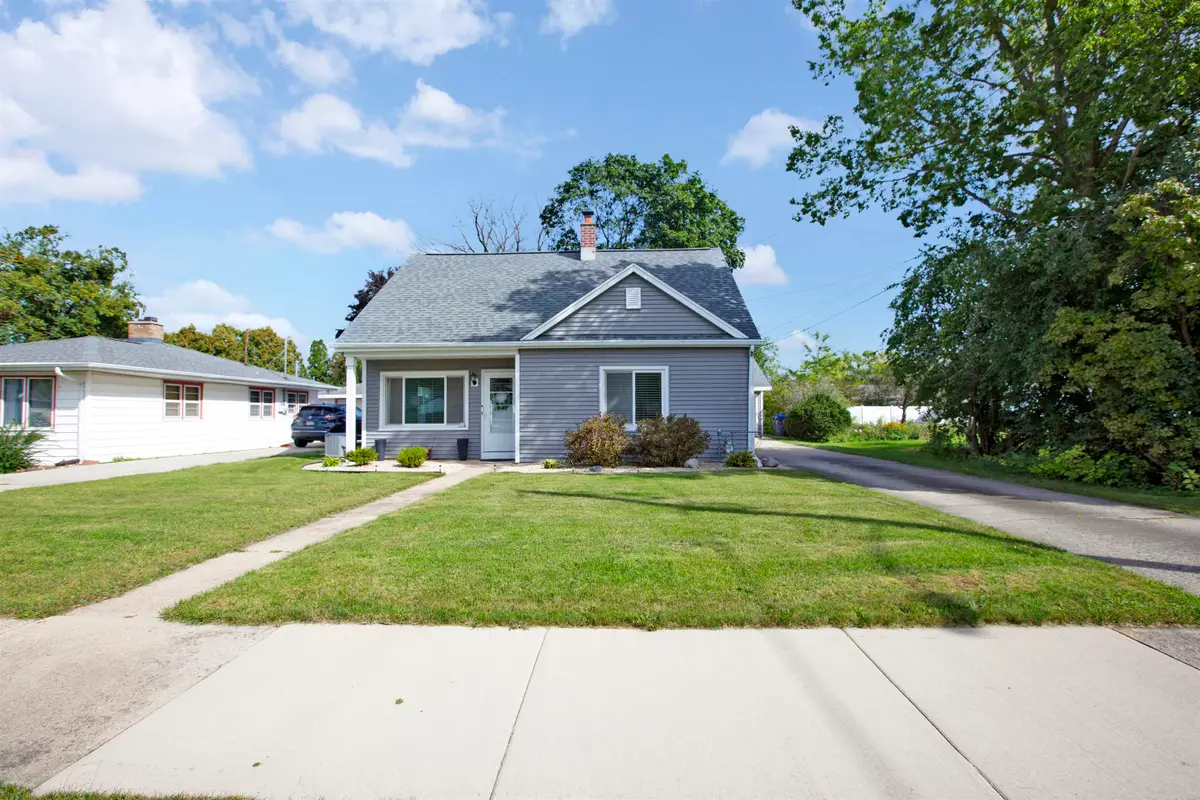 724 Mitchell Street, Neenah, WI 54956 - #1