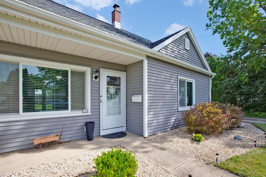 724 Mitchell Street, Neenah, WI 54956 - #2