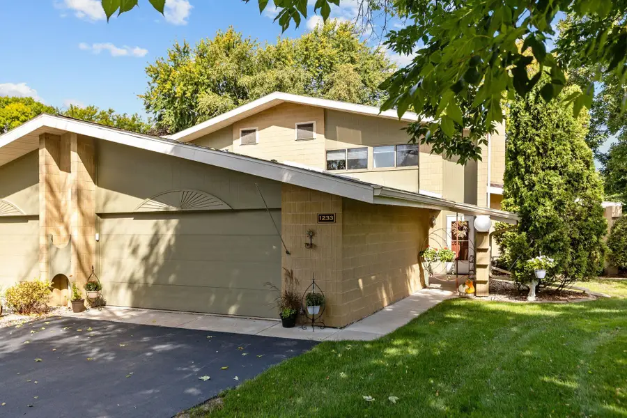 1233 W Nicolet Cercle, Appleton, WI 54914 - #2