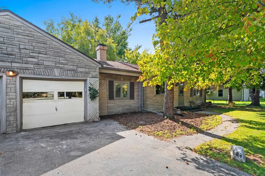 2615 W Highway Drive, Appleton, WI 54914-1537 - #2