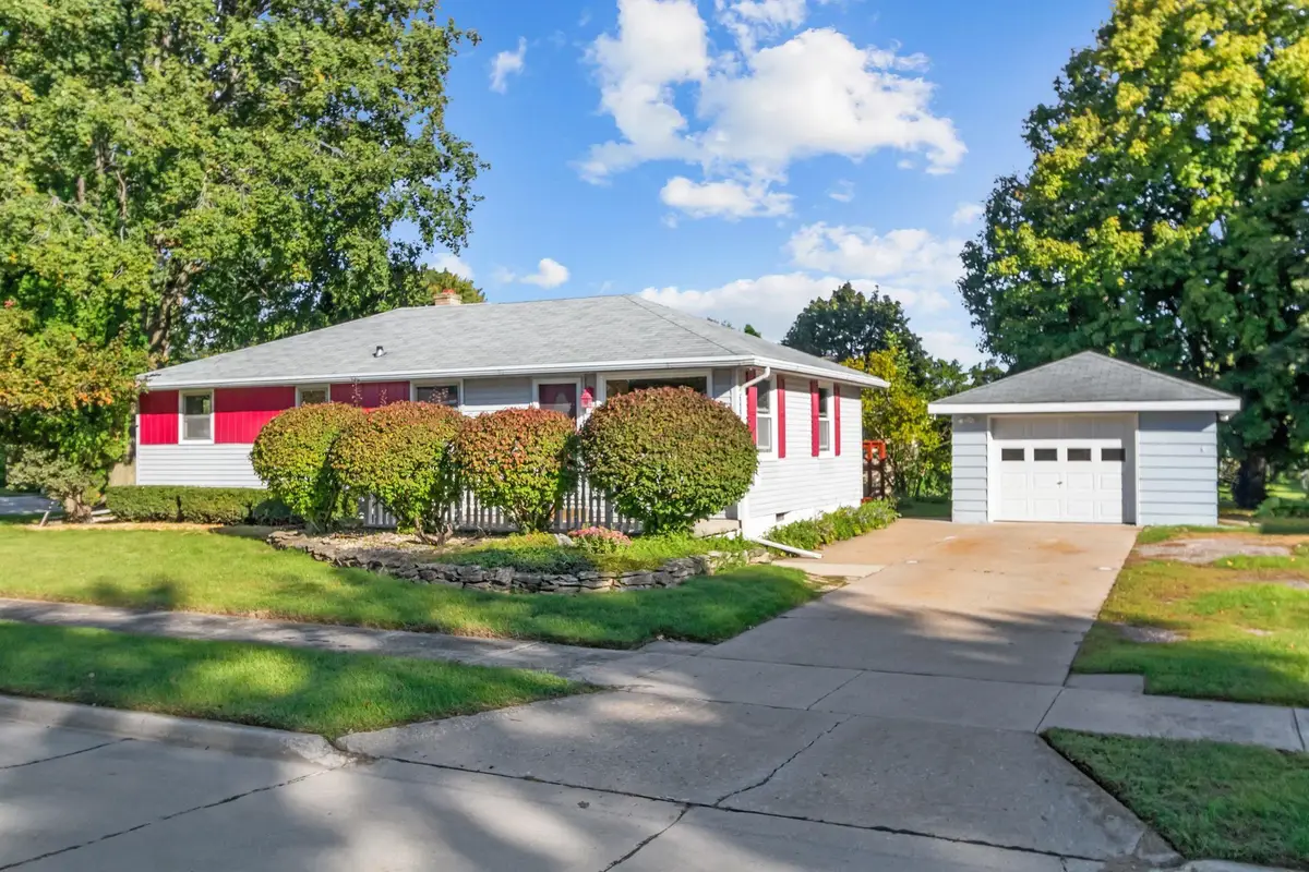 408 W 15th Street, Kaukauna, WI 54130 - #1