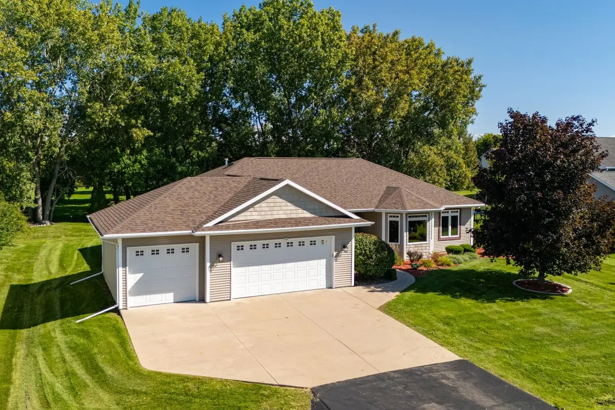 140 Thackery Drive, Oshkosh, WI 54904-7792 - #1