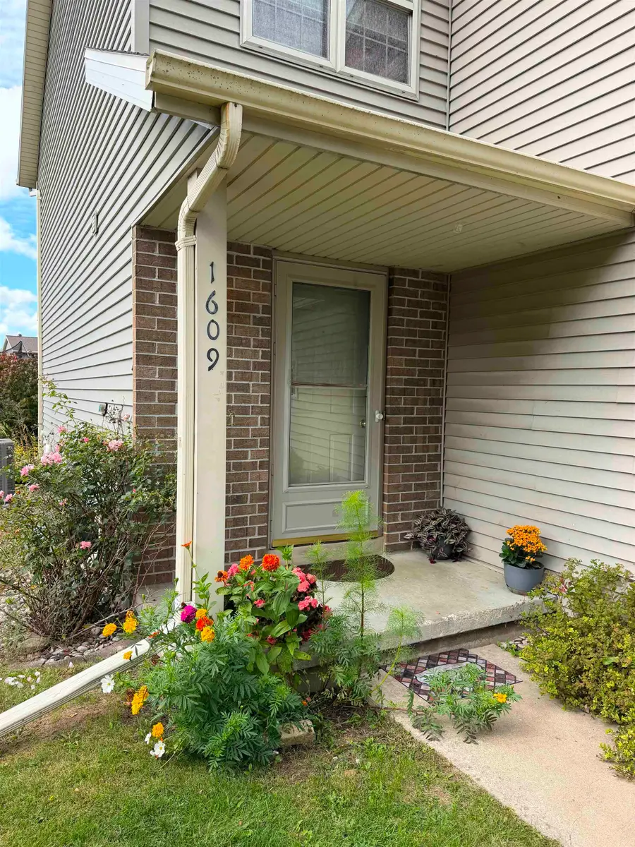 1607 Alfred Drive, Luxemburg, WI 54217 - #3