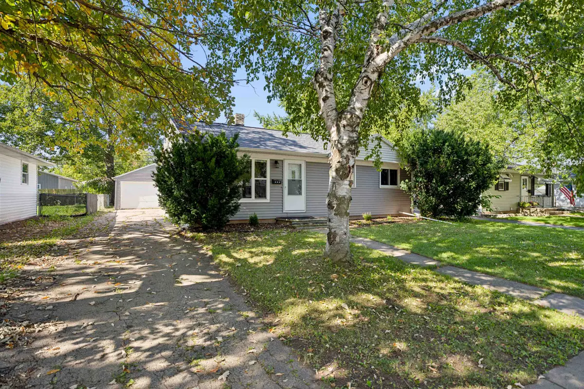937 Gail Avenue, Neenah, WI 54956 - #1