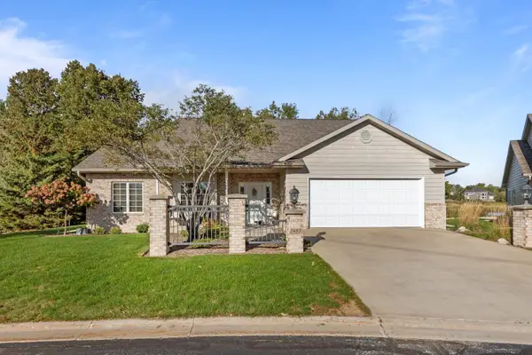 3889 N Crosscreek Circle, APPLETON, WI 54913