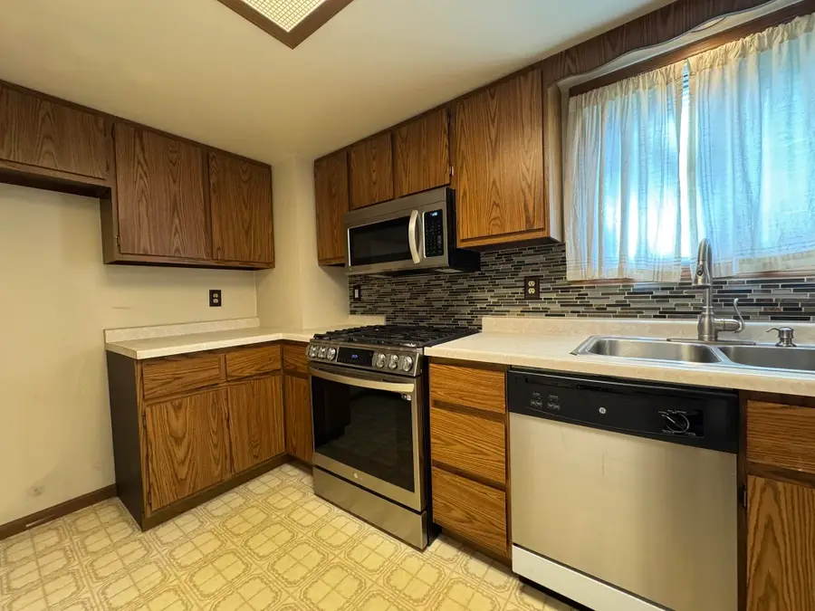 1345 W 18th Avenue, Oshkosh, WI 54902 - #3