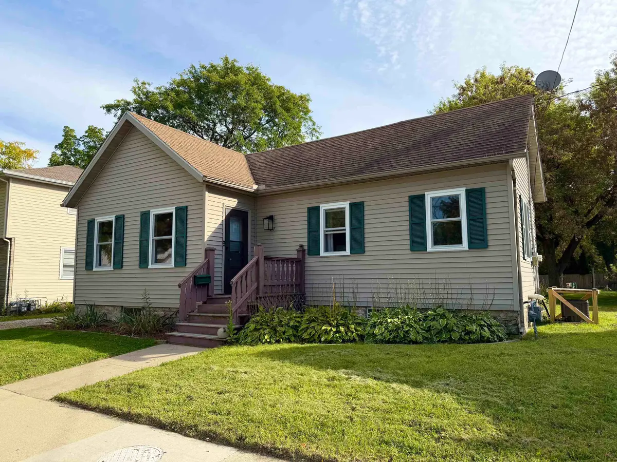 917 W Franklin Street, Appleton, WI 54914 - #1