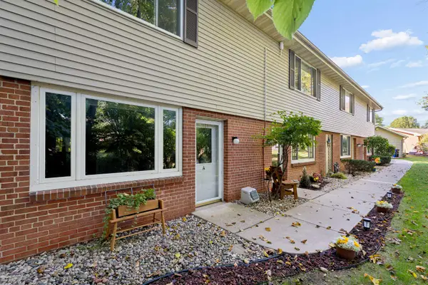 1031 S West Court #A, APPLETON, WI 54915