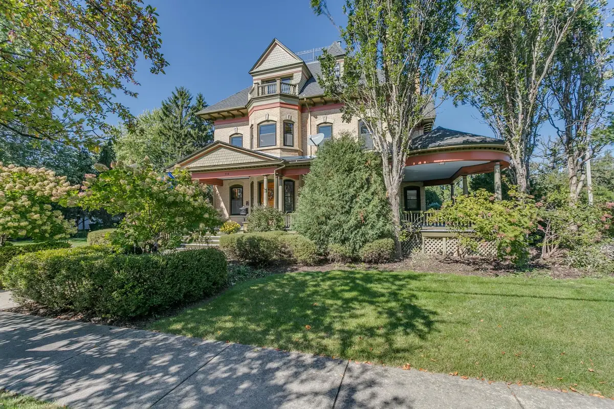 516 E Forest Avenue, Neenah, WI 54956 - #1