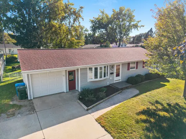 923 Amhart Drive, DE PERE, WI 54115-1124