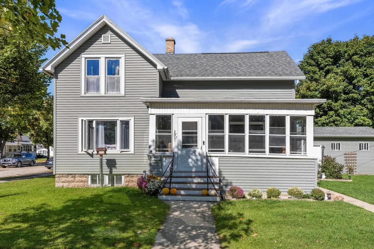 377 Thomas Street, Fond Du Lac, WI 54935-3249 - #1