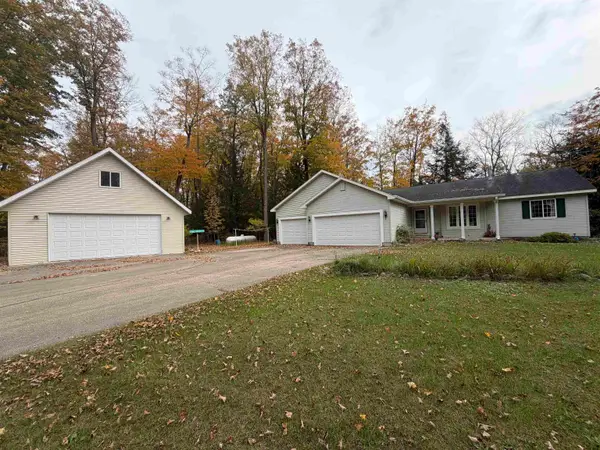 W12531 Mill Creek Court, GRESHAM, WI 54128