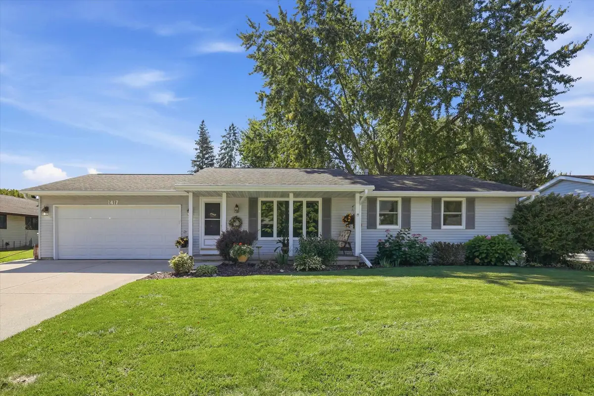 1417 Lindale Lane, Green Bay, WI 54313 - #1