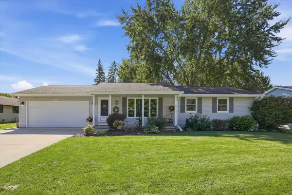 1417 Lindale Lane, GREEN BAY, WI 54313