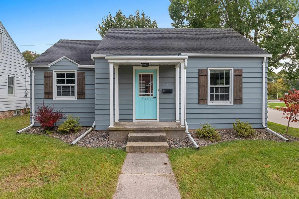 2241 La Follette Avenue, Manitowoc, WI 54220 - #1
