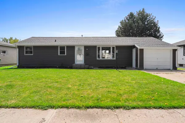 1682 Debra Lane, GREEN BAY, WI 54302