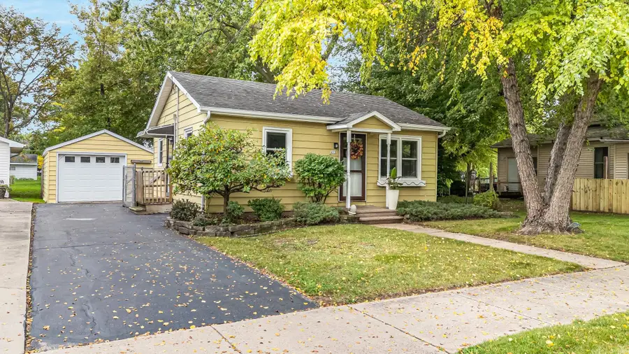 453 W 18th Avenue, Oshkosh, WI 54902 - #2