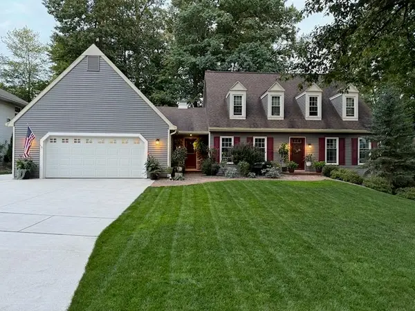 2075 Sandalwood Court, GREEN BAY, WI 54304-1947