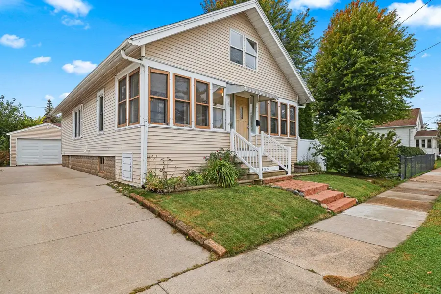 935 W 8th Avenue, Oshkosh, WI 54902-5862 - #3