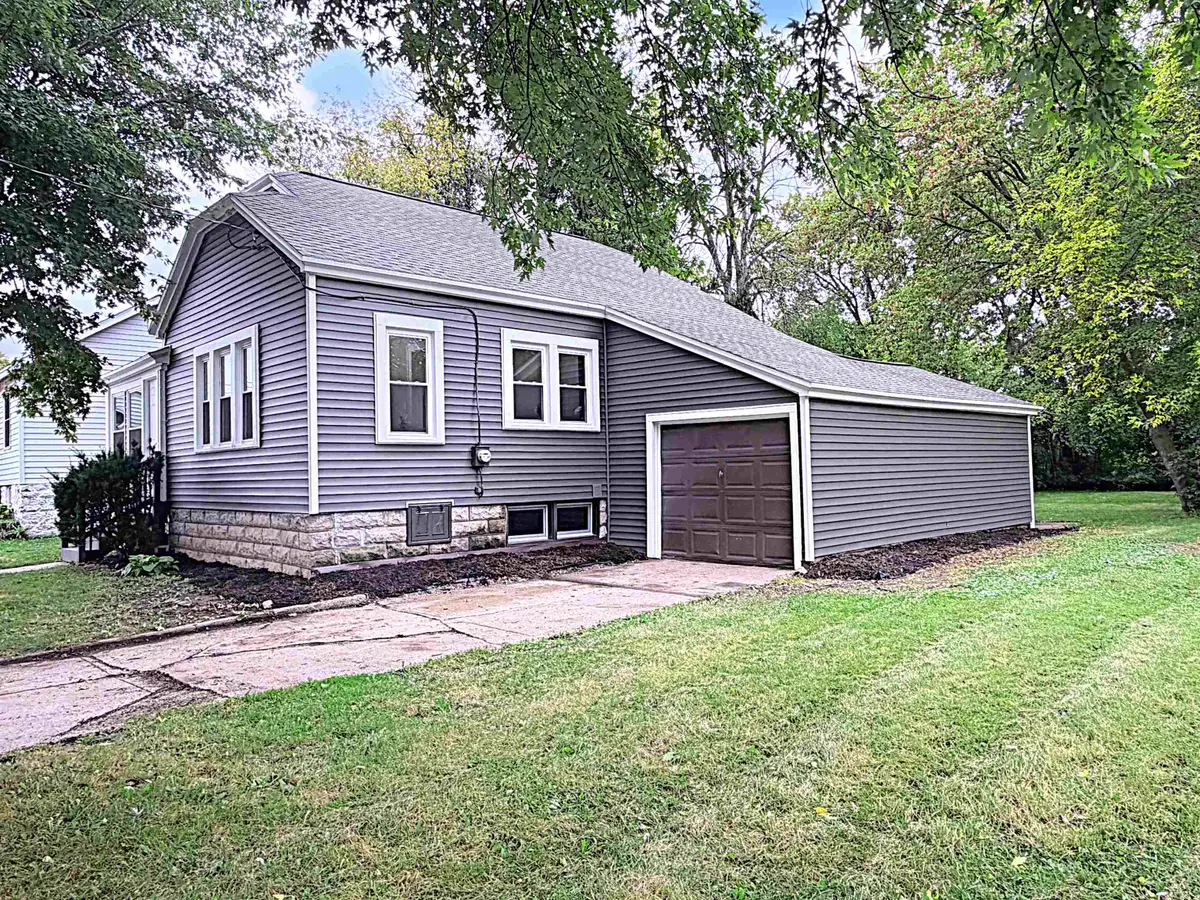 425 Monroe Street, Neenah, WI 54956 - #1