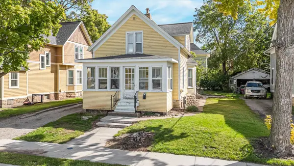 826 Mckinley Street, OSHKOSH, WI 54901