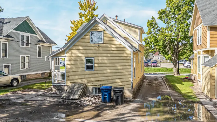 826 Mckinley Street, Oshkosh, WI 54901 - #2