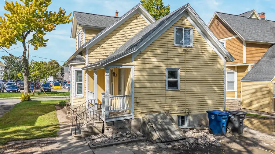 826 Mckinley Street, Oshkosh, WI 54901 - #3