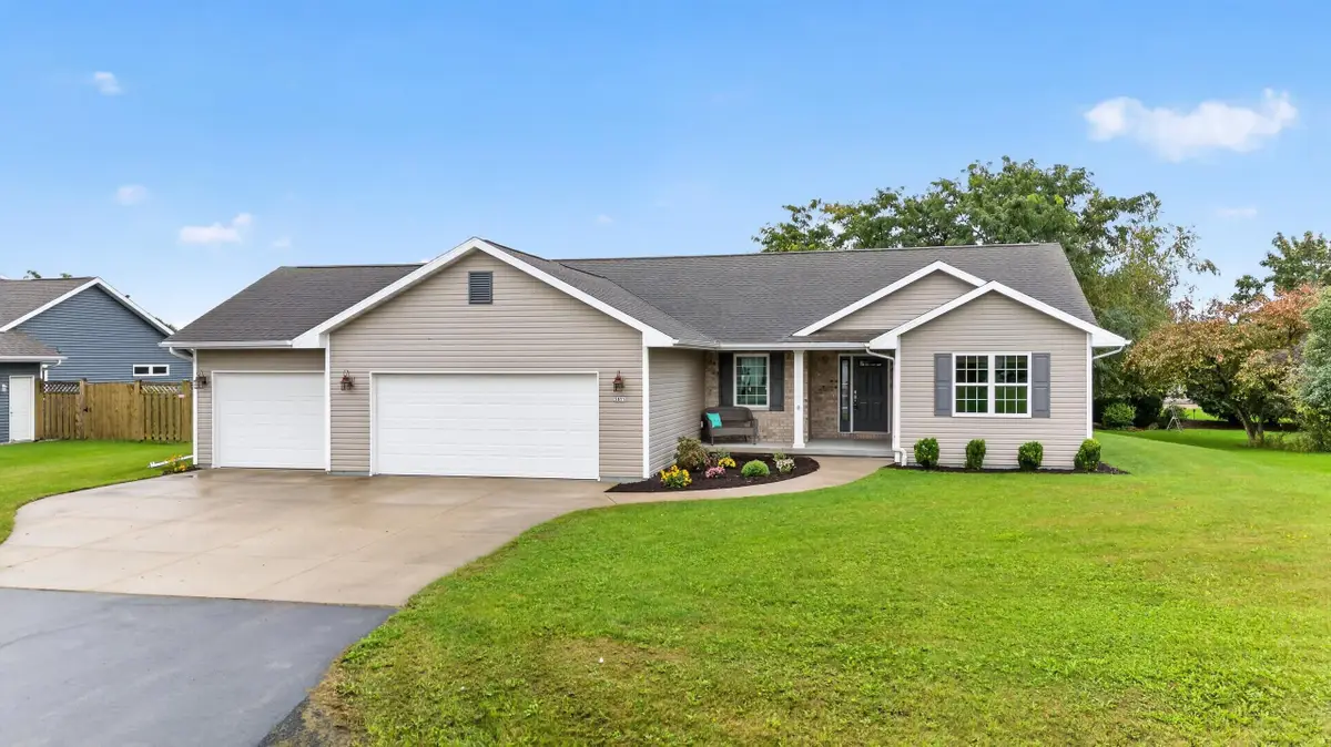 3875 Duchess Lane, Oshkosh, WI 54904-7325 - #1