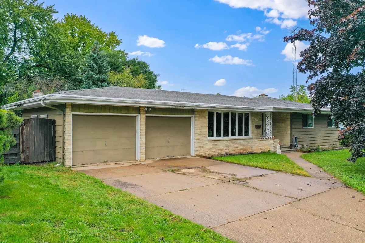 1530 W 7th Avenue, Oshkosh, WI 54902-5508 - #1