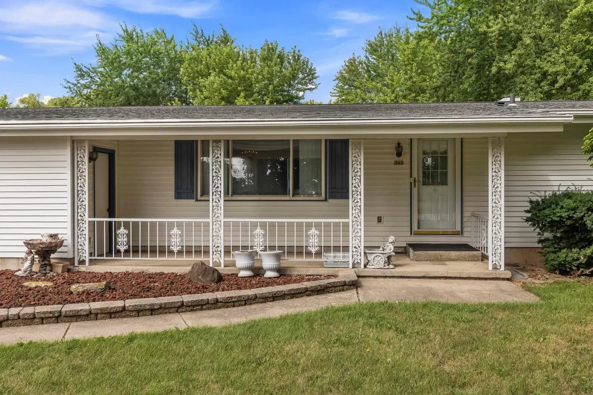 943 N Oakwood Road, Oshkosh, WI 54904 - #1