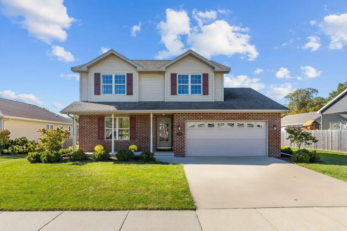 2505 Marathon Avenue, Neenah, WI 54956 - #1