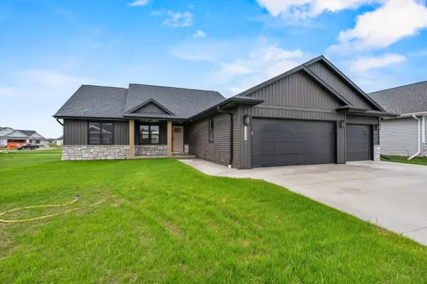 1399 Crossroads Drive, DE PERE, WI 54115