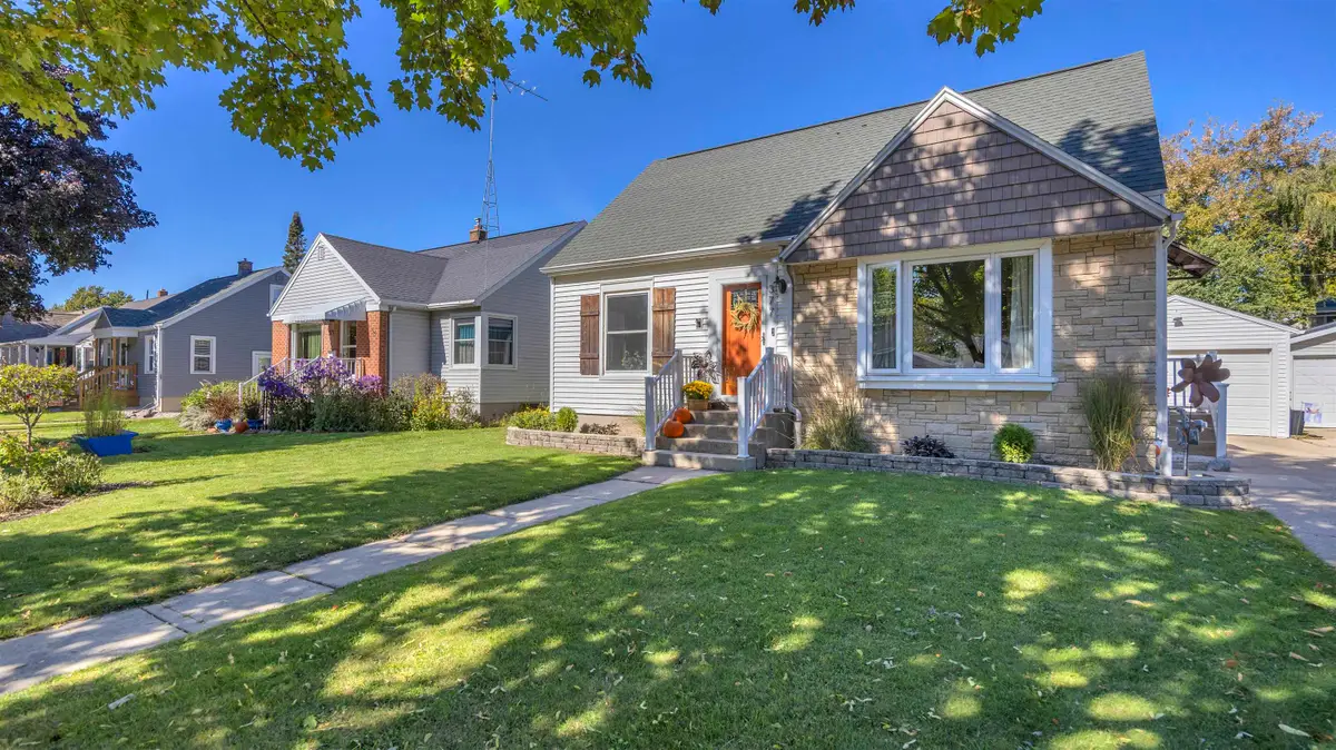 377 E 10th Street, Fond Du Lac, WI 54935 - #1