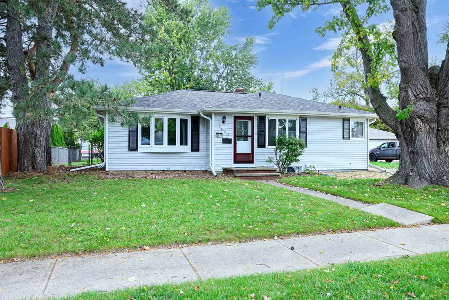 1630 E Glendale Avenue, Appleton, WI 54911 - #2
