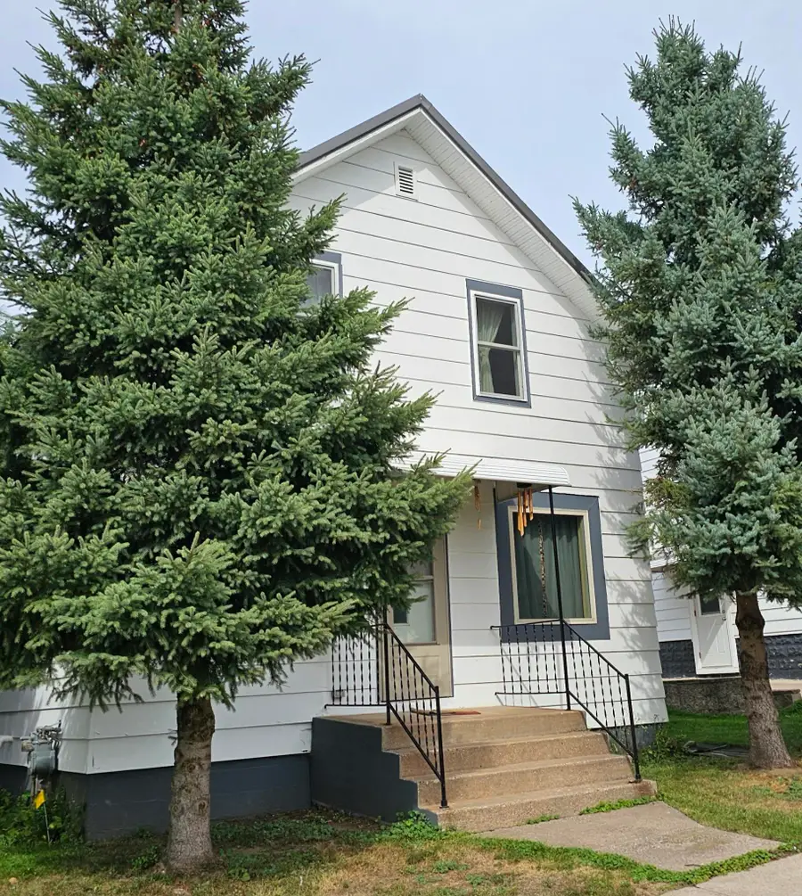 408 E E Street, Iron Mountain, MI 49801 - #3