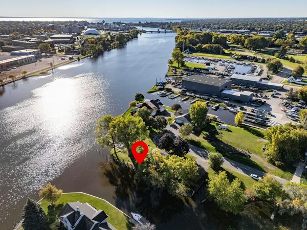 912 Adams Avenue, OSHKOSH, WI 54902