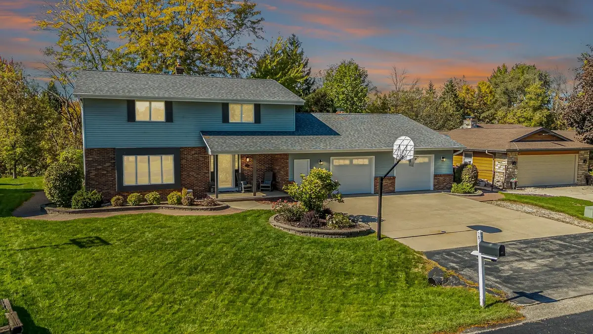 2543 W Sunnyview Circle, Appleton, WI 54914 - #1