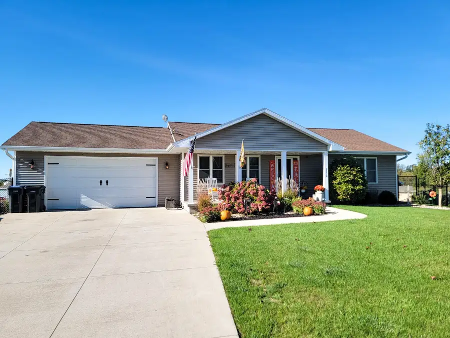 2270 Lensmire Lane, Waupaca, WI 54981-2302 - #2