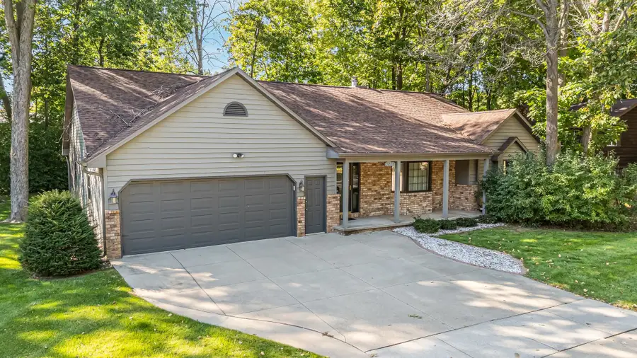 3225 S Scarlet Oak Lane, Appleton, WI 54915 - #2