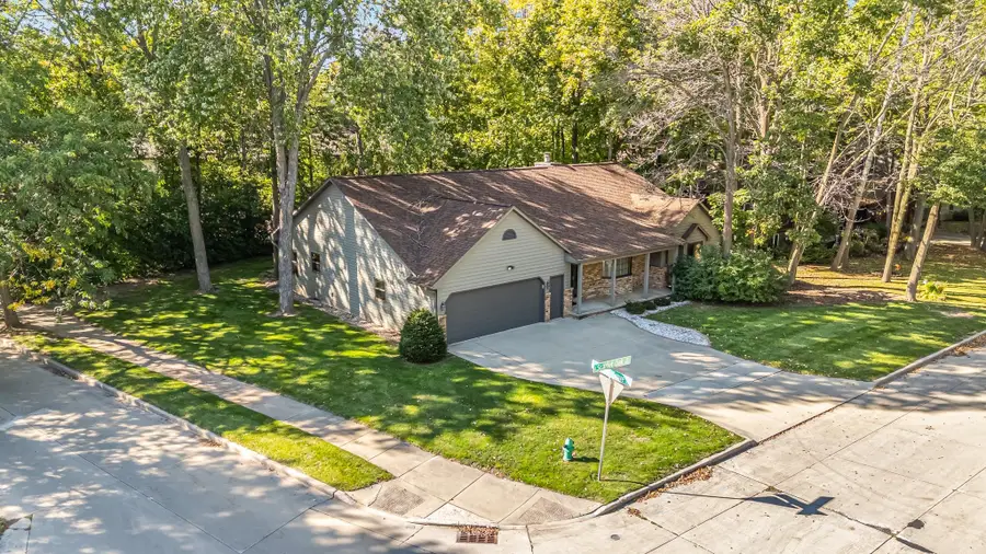 3225 S Scarlet Oak Lane, Appleton, WI 54915 - #3