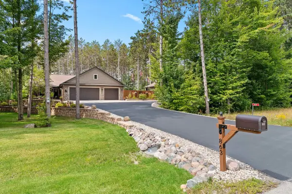 863 Maple Leaf Trail, SOBIESKI, WI 54171-9217