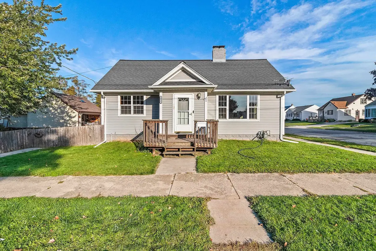 1821 S 18th Street, Manitowoc, WI 54220 - #1